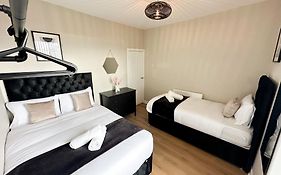 2 Bedroom House 10 Mins To City Centre & Albert Dock